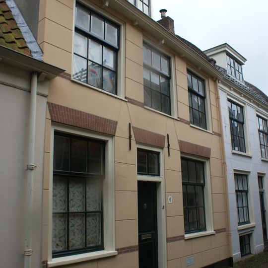 Gepleisterd klein woonhuis