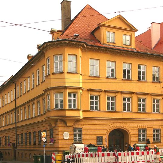 Maximilianstraße 69