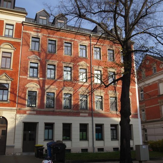 Mietshaus in halboffener Bebauung Walter-Oertel-Straße 2