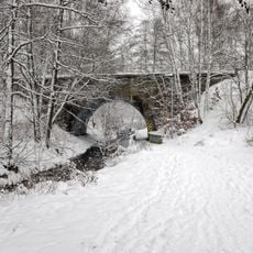 Most ulice Závodu míru přes Lobezský potok v Sokolově