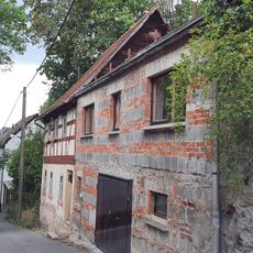 Wohnhaus in ehemals halboffener Bebauung Wiesenburger Straße 12