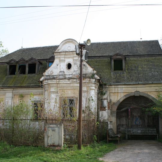 Kaštieľ a park, kaštieľ