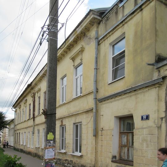 Жилой дом c воротами