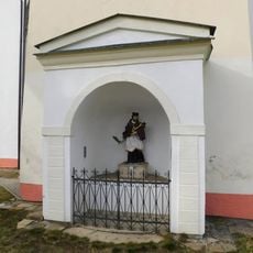 Kaple svatého Jana Nepomuckého u kostela svatého Václava v Lukavci