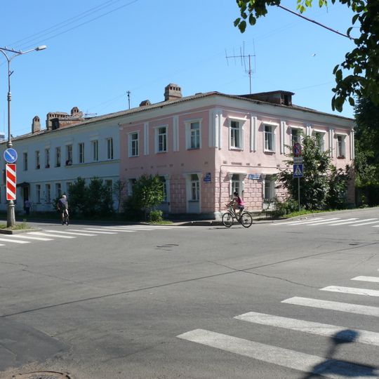 Каменный двухэтажный дом