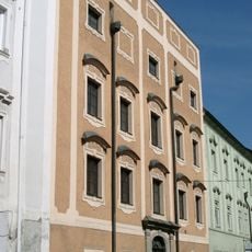 Franziskanerkloster, sog. Dechanthof mit Wirtschaftsgebäude
