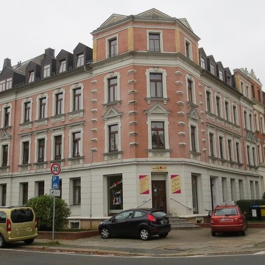 Mietshaus in geschlossener Bebauung in Ecklage mit Vorgarten Gustav-Adolf-Straße 35