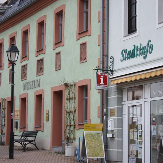 Wohnhaus in halboffener Bebauung , heute Museum Straße der Einheit 19