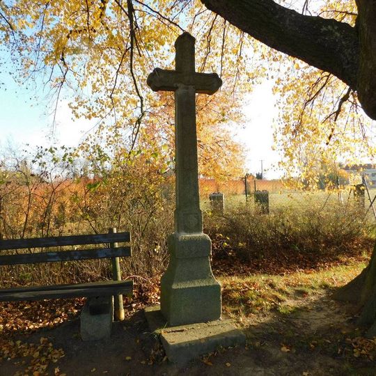 Kamenný kříž na severovýchodním okraji Senožat