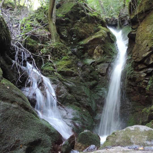 Leshnishki waterfall