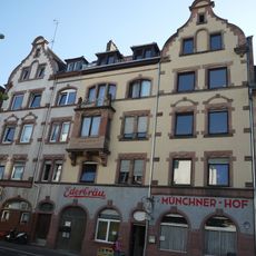 Wohn- und Geschäftshaus