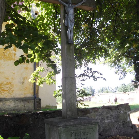 Kříž u kostela v Žumberku