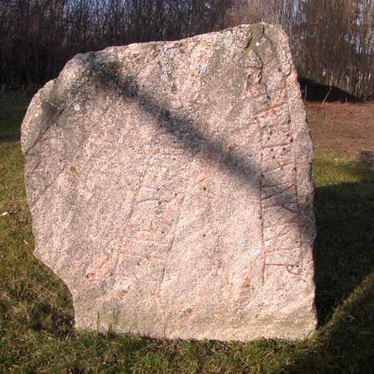 Östergötlands runinskrifter 18