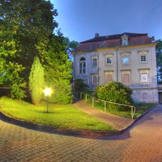 Rittergut und Gutspark Rattwitz (Sachgesamtheit) Hofweg 1, 1a, 2, 3, 4, 5, 6 (Alt-Rattwitz 18, 20, Neue Siedlung 24a)