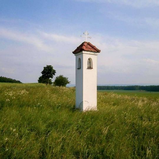 Boží muka v Dubicku za obcí na rozcestí