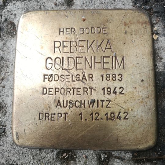 Stolperstein en memoria de Rebekka Goldenheim