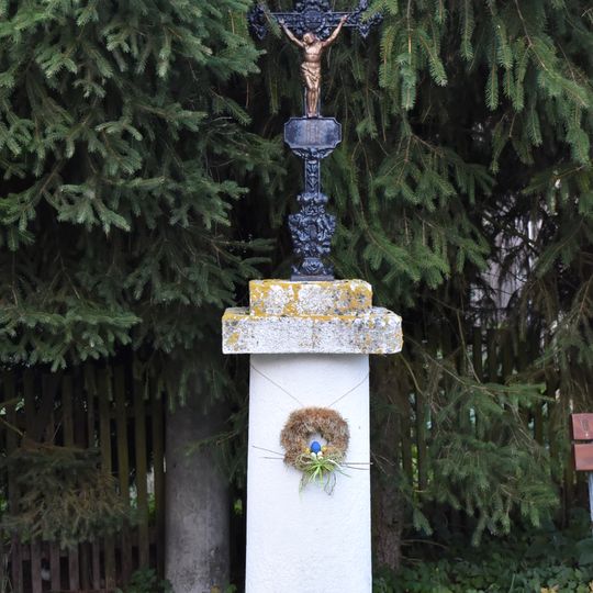 Kříž v Chotěšovičkách u rozcestí