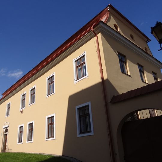 Školní náměstí 38