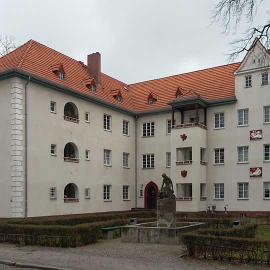 Residential building Harriesstraße 8-10