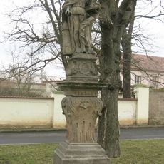 Socha svaté Barbory u kostela v Údlicích