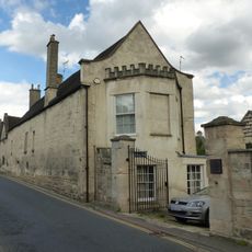 Gatepiers and walls to Cotswold House