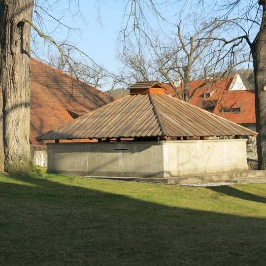 Kašna na 1.nádvoří zámku v Českém Krumlově
