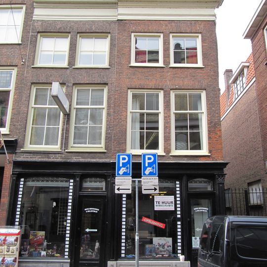 Pand met eenvoudige lijstgevel