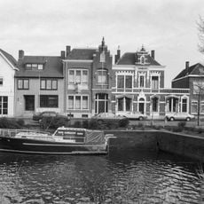 Woonhuis in neo-renaissancestijl aan het havenhoofd