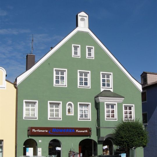 Wohn- und Geschäftshaus