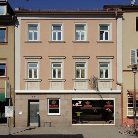 Wohn- und Geschäftshaus