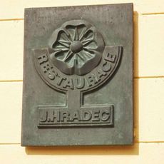 Plastika v Jindřichově Hradci na náměstí Míru