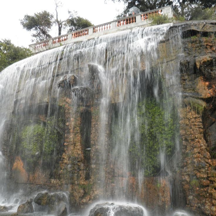 Cascade du Parc de la Colline du Château