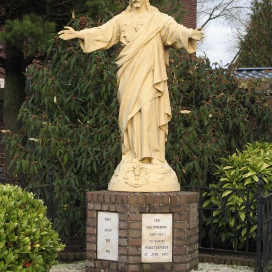 Statue of Sacred Heart of Jesus Christ