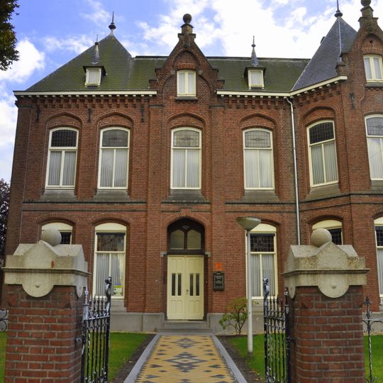 Pastorie in neogotische stijl