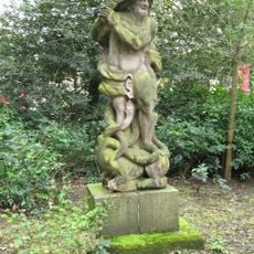 Landgoed Dordwijk: hardstenen tuinbeeld 'Hercules'