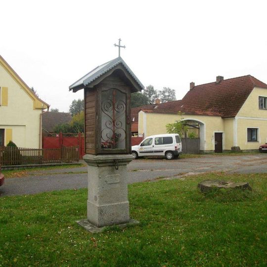 Kaplička ve Tchořovicích u Lomnice