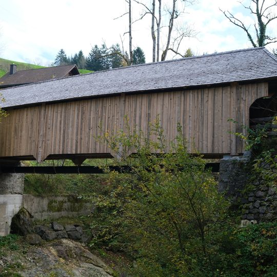 Gedeckte Holzbrücke