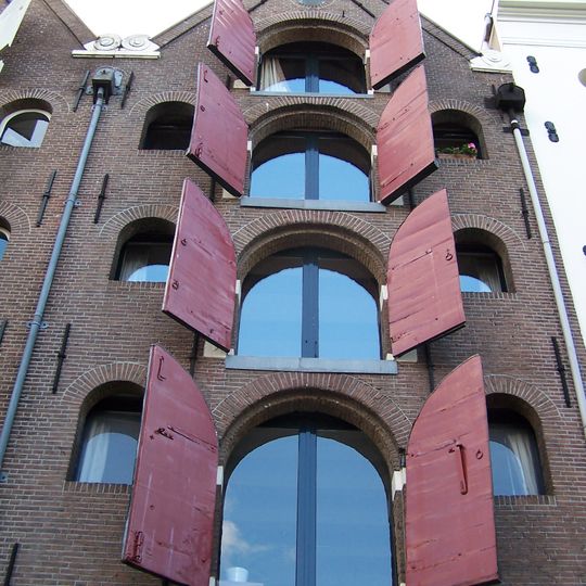 Pakhuis met puntgevel