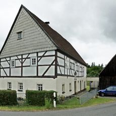 Wohnstallhaus und Scheune eines ehemaligen Kleinbauernhofes (Geburtshaus von Gottfried und Andreas Silbermann) Freitaler Straße 4