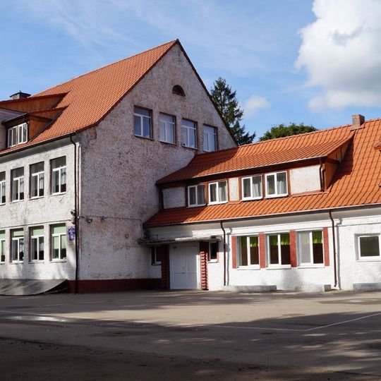 Здание народной школы