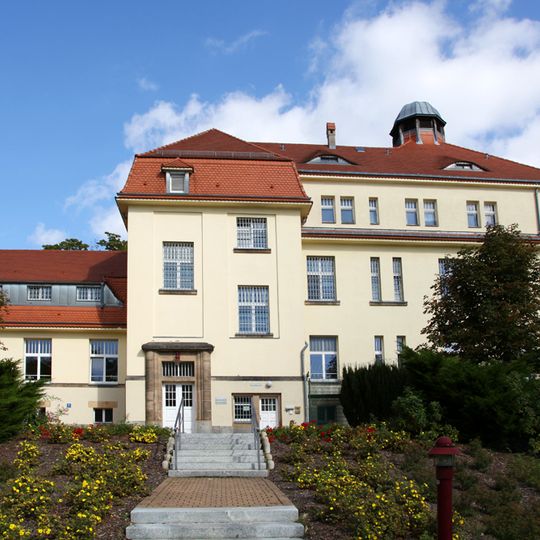 Building B3 : Clinic building in the style of reform architecture Hufelandstraße 15