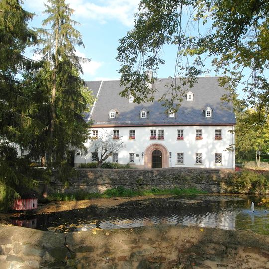 Zwei aneinandergebaute Wirtschaftsgebäude eines ehemaligen Rittergutes Rathausplatz 3