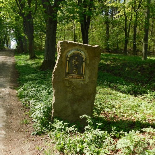 Reliéf svatého Jana Nepomuckého na Cestě českých svatých u Petrohradu