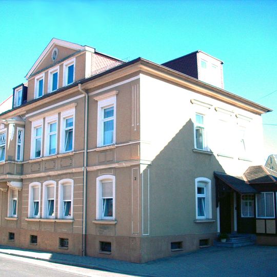 Wohnhaus in halboffener Bebauung mit Anbau Fabrikstraße 3