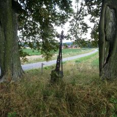 Kříž severovýchodně od Bácovic u křižovatky