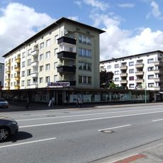 Wohnanlage und Ladenzeile Lloydstraße18