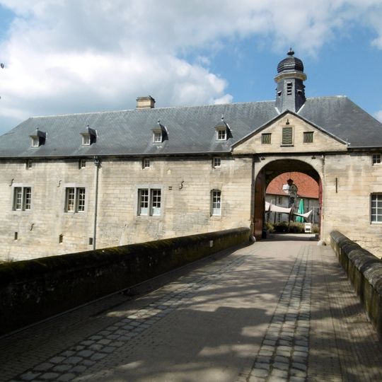 Schaloen Castle: outbuildings including gatehouse