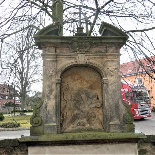 Kaplička VII. zastavení křížové cesty u kostela v Arnolticích