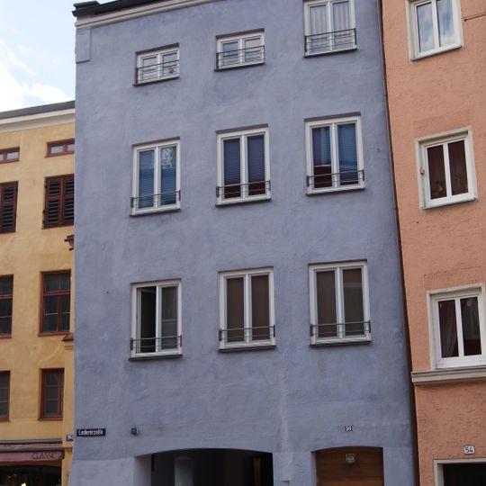 Wohn- und Geschäftshaus