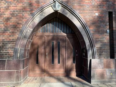 Entrance 0
